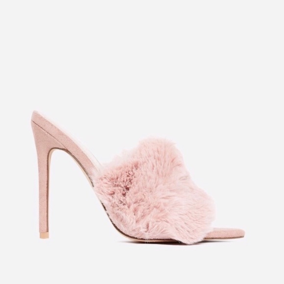 ๐ธ2XHP๐ธ Faux Fur Heel - Picture 2 of 6